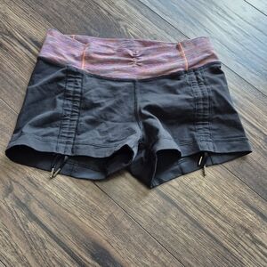 Lululemon Black stretch space dye tie shorts. Size 6 Dance Yoga Pole volleyball
